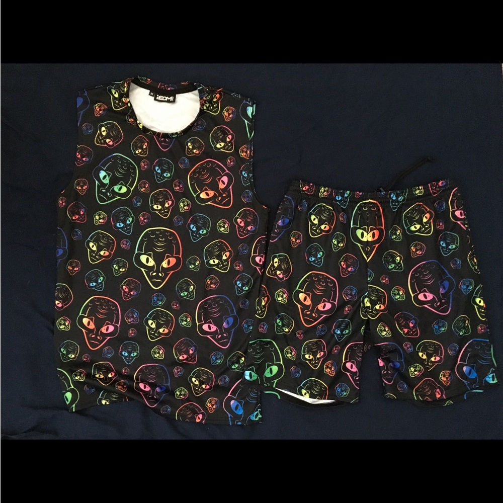 Men’s/Unisex Alien print black tank top and shorts set.